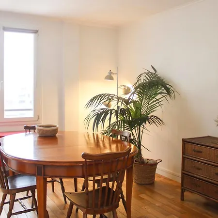 Spacious Cocoon Near Paris *