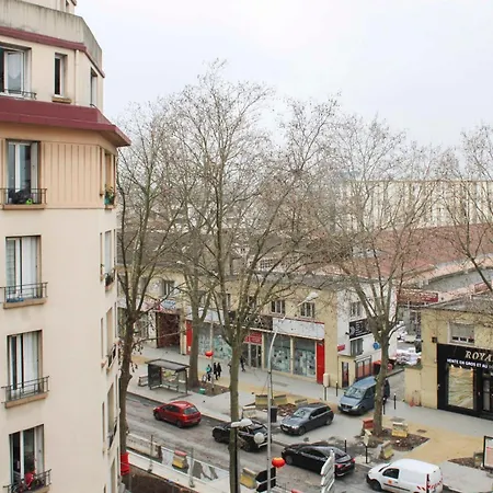 Spacious Cocoon Near Paris 아파트